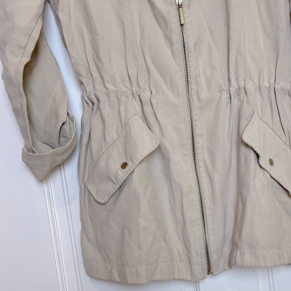 ZARA Lightweight Chic Jacket - Picture 5 of 9